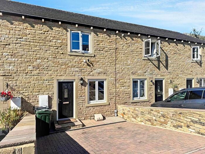 2 Bedroom Town House For Sale In High Dale Rise, Silsden, BD20