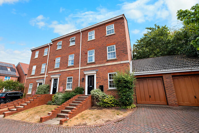 4 Bedroom End Of Terrace House For Sale In Osborne Road, Bromsgrove, B60