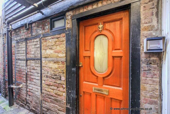 1 Bedroom Maisonette To Rent In Guildford Street, Chertsey, Surrey, KT16