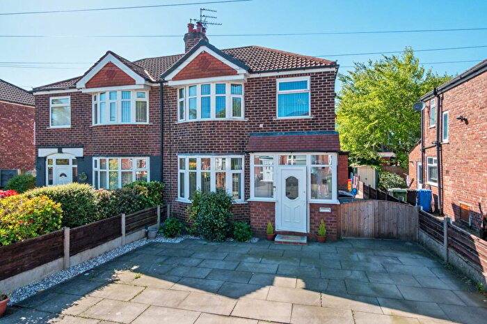 3 Bedroom Semi-Detached House For Sale In Bradwell Avenue, Stretford, Manchester, M32