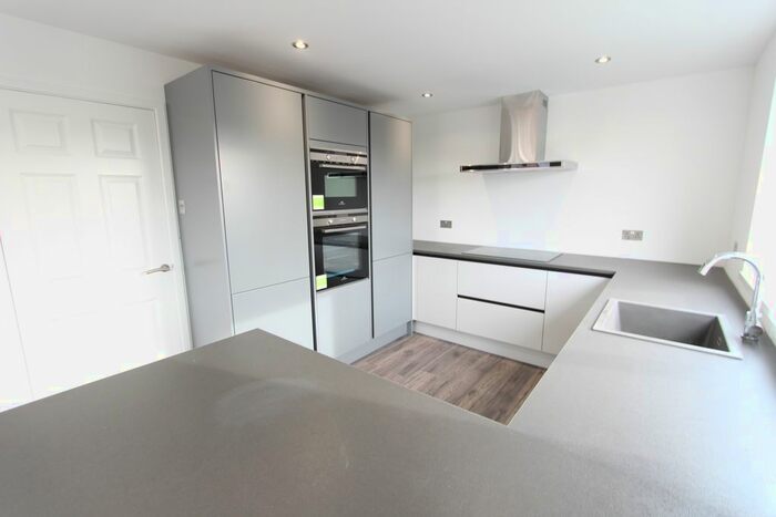 2 Bedroom Flat To Rent In Hackthorn Road, Woodseats, S8