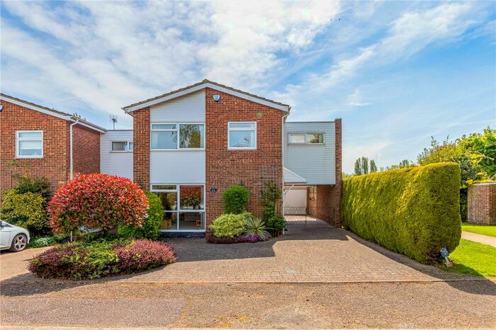 3 Bedroom Link Detached House To Rent In The Park, Redbourn, St. Albans, Hertfordshire, AL3