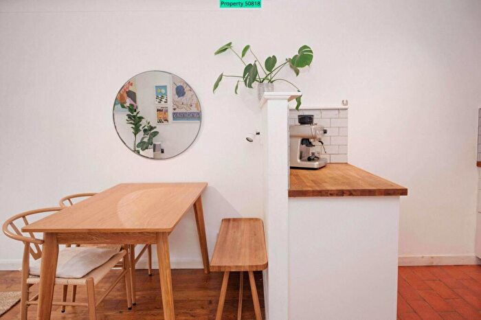1 Bedroom Flat For Sale In Gables Close, London, SE5