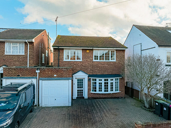 4 Bedroom Detached House For Sale In Southbourne Grove, Westcliff-on-sea, SS0
