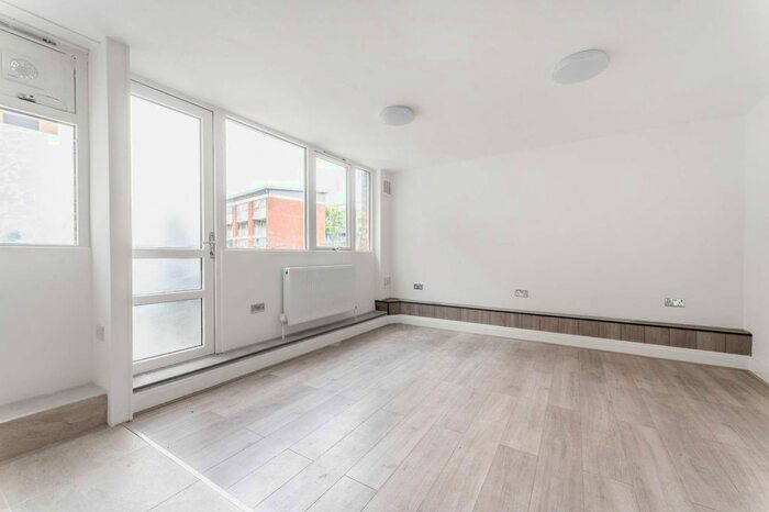 4 Bedroom Flat To Rent In Aytoun Road, Brixton, London, SW9