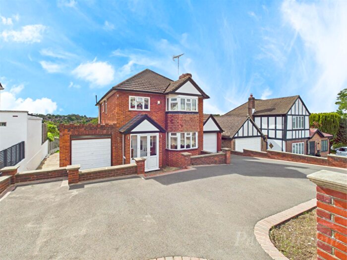 4 Bedroom Detached House For Sale In Westfield Avenue, South Croydon, CR2