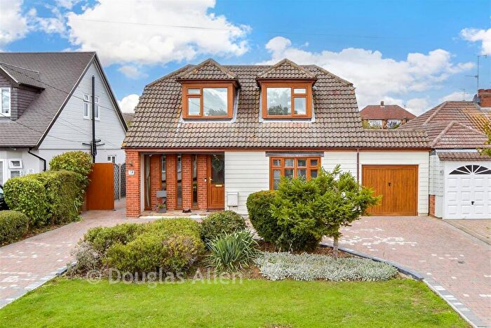 3 Bedroom Detached House For Sale In Mill Road, Billericay, Essex, CM11