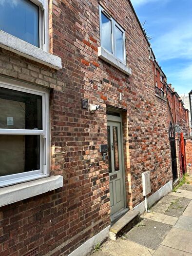 2 Bedroom End Of Terrace House To Rent In George's Square, Fulham, SW6