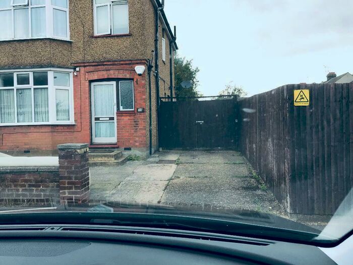 3 Bedroom Semi-Detached House To Rent In Linden Road, Luton, Bedfordshire, LU4