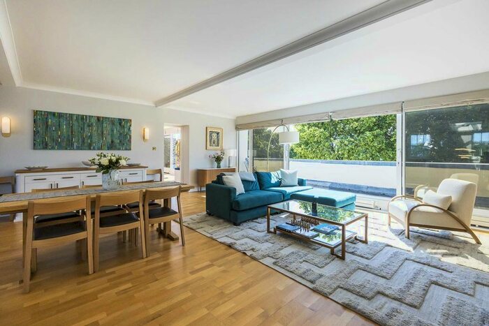 3 Bedroom Flat To Rent In Warwick Square, London, SW1V