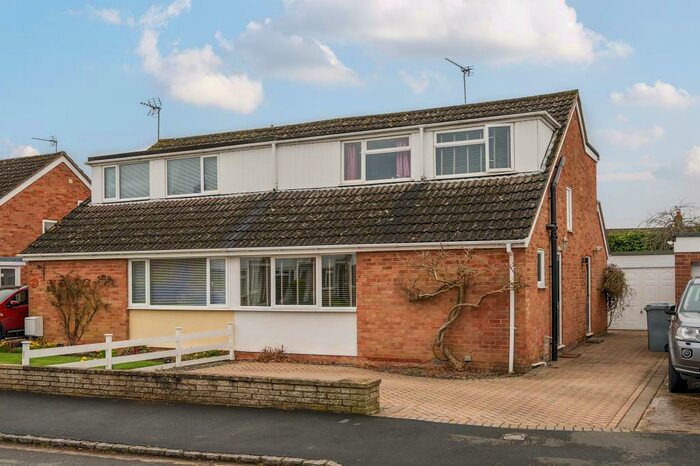 3 Bedroom Semi-Detached House For Sale In Wenrisc Drive, Minster Lovell, OX29