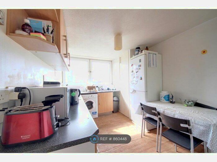 3 Bedroom Flat To Rent In Dennison Point, London, E15