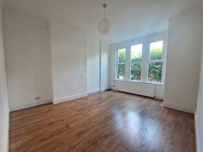 2 Bedroom Flat To Rent In College Road, Kensal Rise, NW10