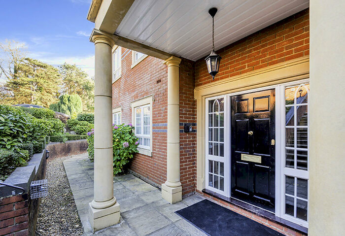 3 Bedroom Apartment To Rent In Tudor Lodge, Tadworth, Surrey, KT20