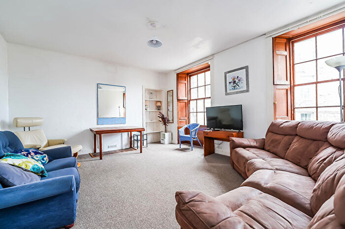 4 Bedroom Flat To Rent In L Nicolson Square, Edinburgh, EH8