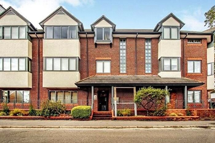 Studio To Rent In West Byfleet, Surrey, KT14