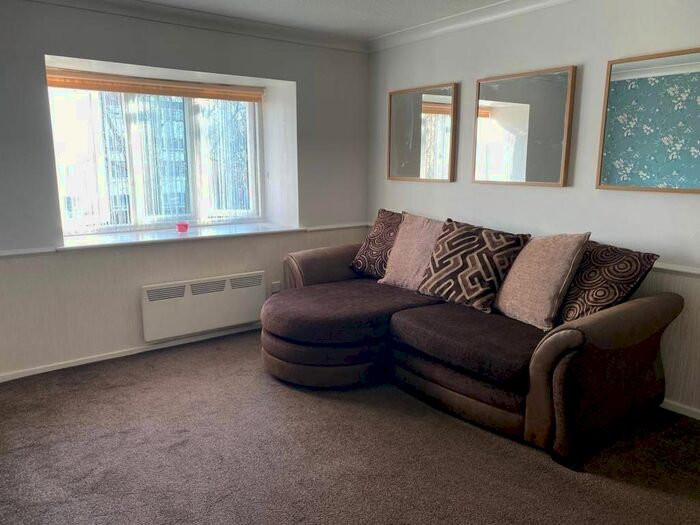 1 Bedroom Flat To Rent In St. Marys Avenue Central, Southall UB2