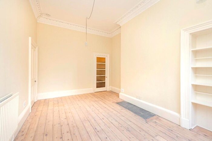 3 Bedroom Flat To Rent In Lauriston Place, Central, Edinburgh, EH3