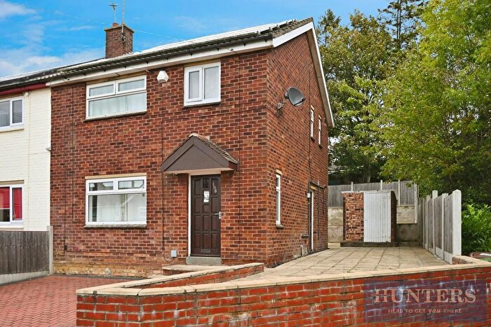 3 Bedroom Semi-Detached House For Sale In Raywood Close, Yeadon, Leeds, LS19