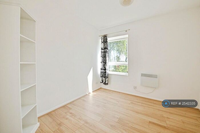 2 Bedroom Flat To Rent In Albert Road, London, N22