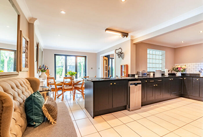 4 Bedroom Detached House For Sale In Kingfisher Close, Wheathampstead, St. Albans, Hertfordshire, AL4