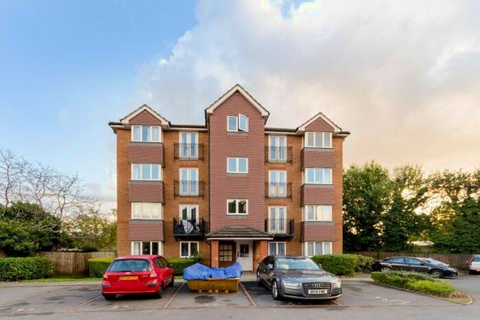 2 Bedroom Flat To Rent In Jemmett Close, Kingston, Kingston Upon Thames, KT2