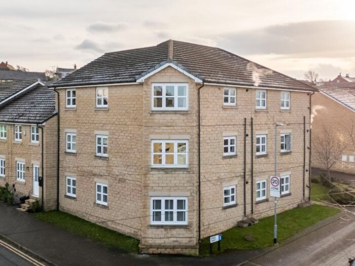 2 Bedroom Flat For Sale In Kings Court, Kings Croft, Drighlington, BD11