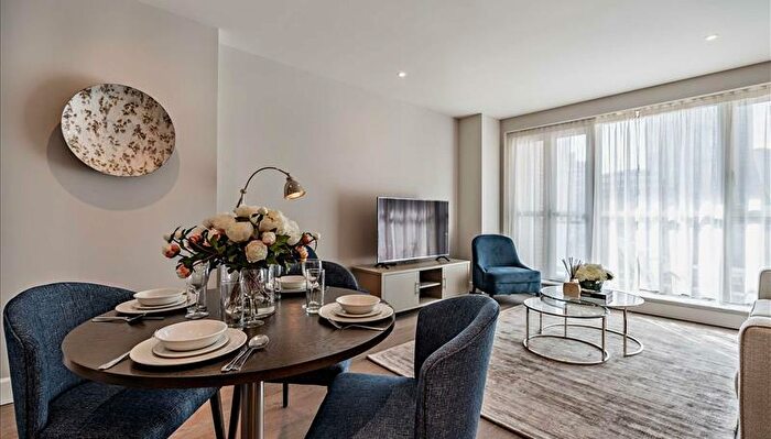 2 Bedroom Flat To Rent In Circus Apartments, Docklands, E14