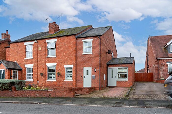 4 Bedroom Semi-Detached House For Sale In Station Road, Fernhill Heath, Worcester, Worcestershire, WR3