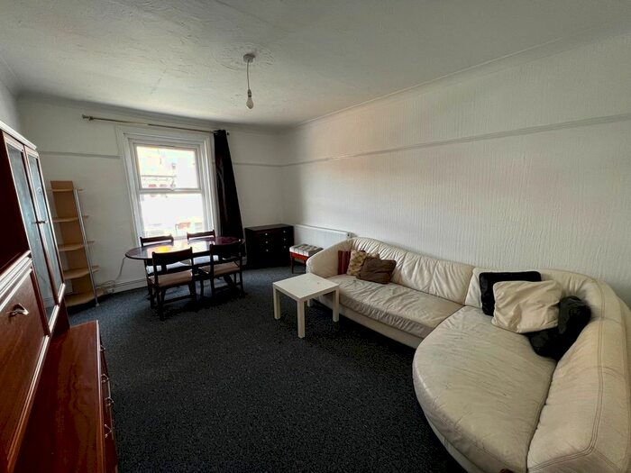 2 Bedroom Flat To Rent In -, Old Christchurch Road, Bournemouth, BH1
