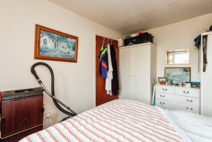 3 Bedroom Terraced House For Sale In Third Avenue, Gedling, Nottingham, NG4