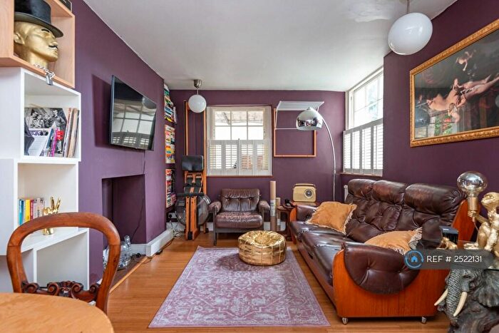 1 Bedroom Flat To Rent In Queensbridge Road, London, E2
