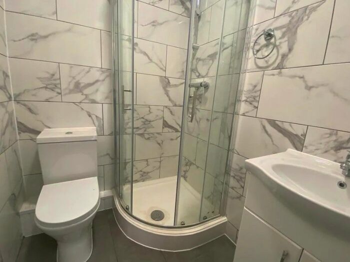 2 Bedroom Flat To Rent In High Road, Wood Green, London, N22