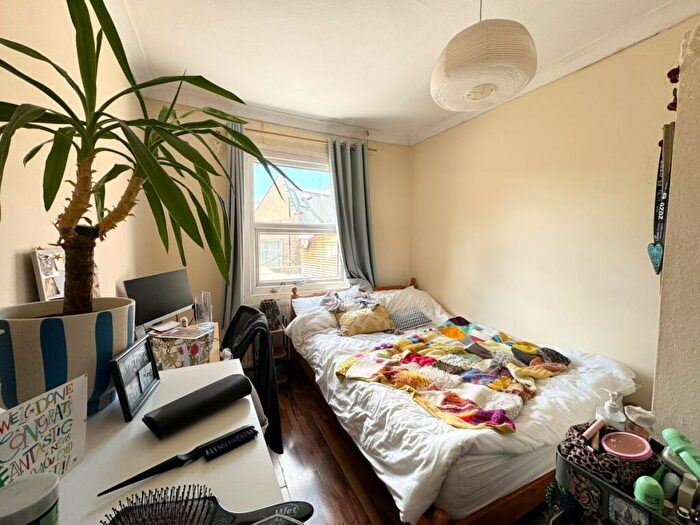 5 Bedroom Flat To Rent In Brecknock Road, Tufnell Park, N7