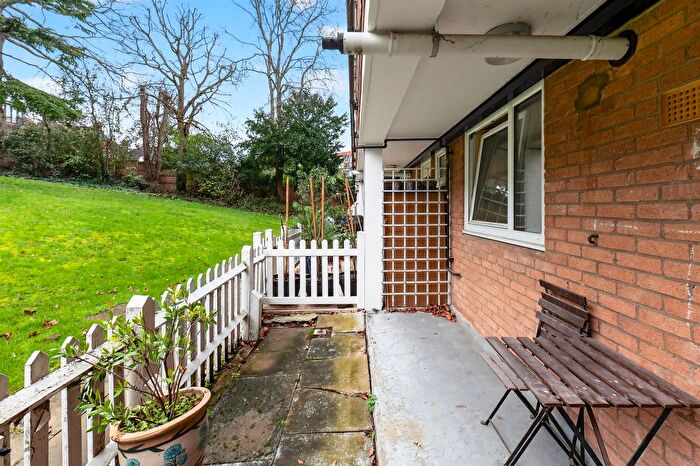 3 Bedroom Flat For Sale In Lydney Close, London, SW19