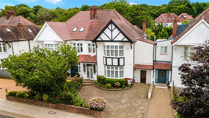 5 Bedroom Semi-Detached House For Sale In Woodside Avenue, N6
