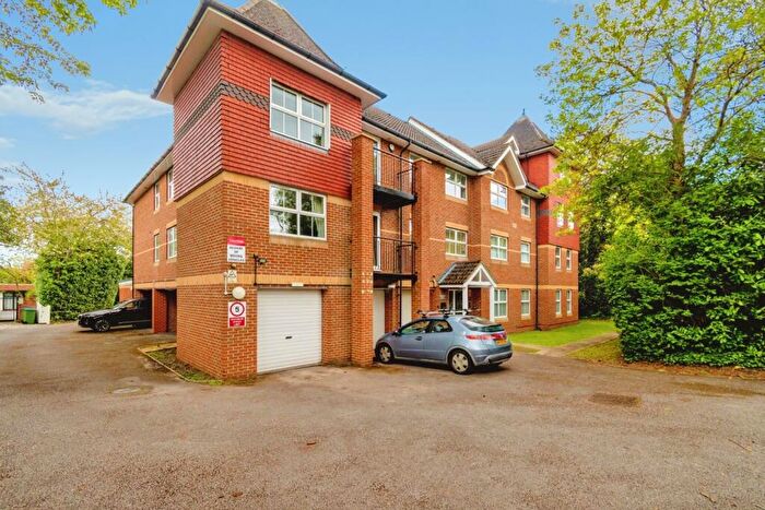2 Bedroom Flat For Sale In Bassett Crescent East, Southampton, Hampshire, SO16