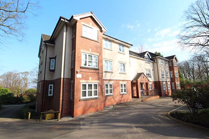 3 Bedroom Flat For Sale In Green Lane, Standish, Wigan, WN6