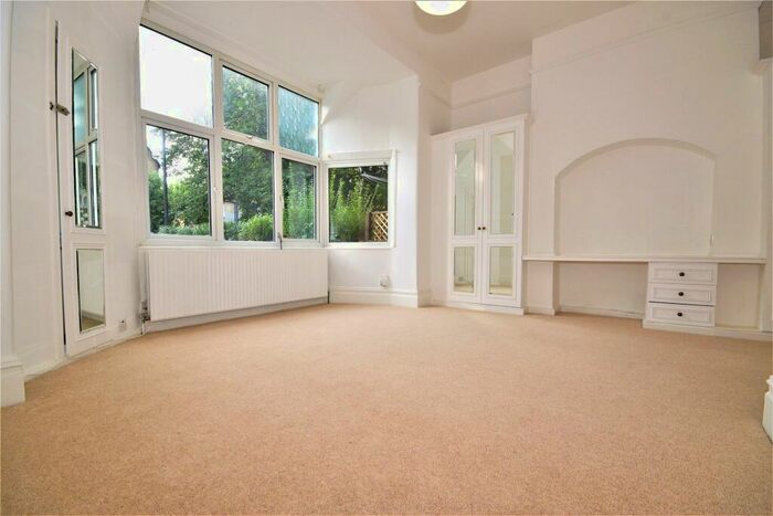 1 Bedroom Apartment To Rent In Park Hill, Carshalton, Surrey, SM5