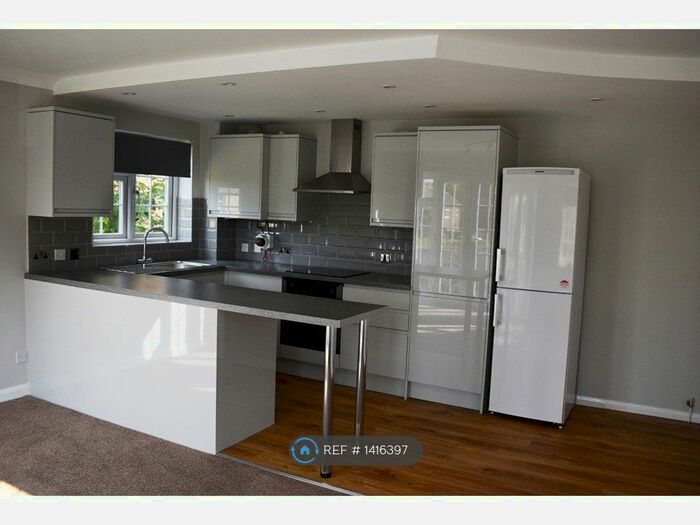 2 Bedroom Flat To Rent In Cookham Road, Maidenhead, SL6