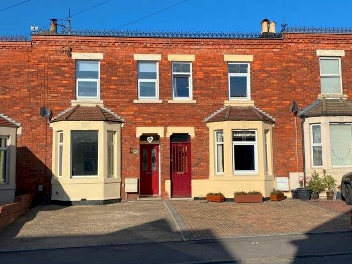 3 Bedroom Terraced House To Rent In Kingshill Road, Swindon, SN1