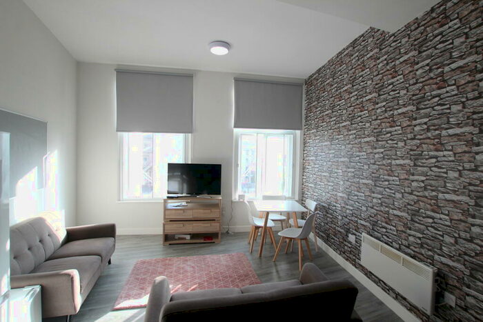 4 Bedroom Apartment To Rent In A Long Row, NG1