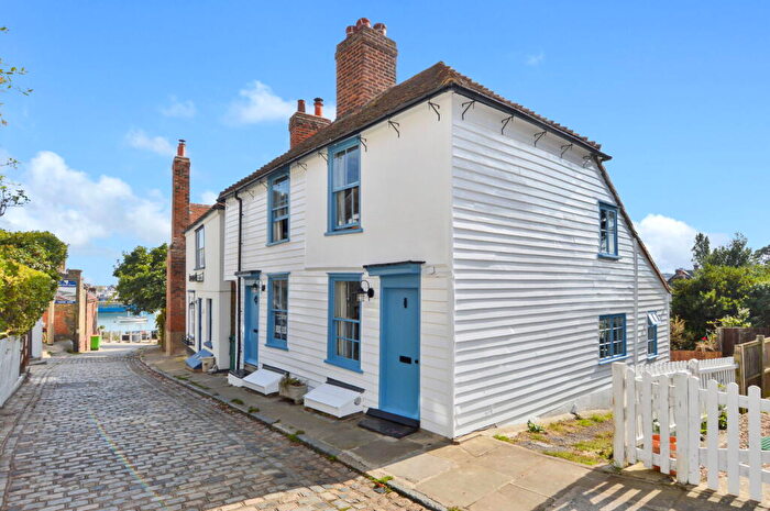 4 Bedroom Link Detached House For Sale In High Street, Upnor, Rochester, ME2