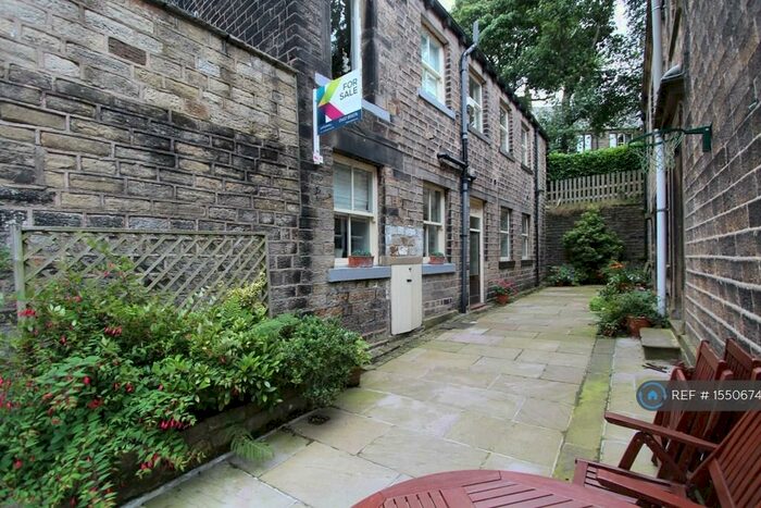 1 Bedroom Flat To Rent In The Square, Dobcross, OL3