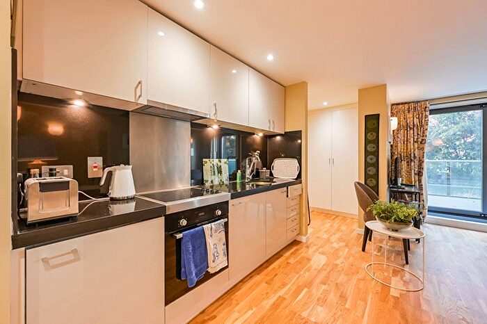 Studio For Sale In New Providence Wharf, Canary Wharf, London, E14