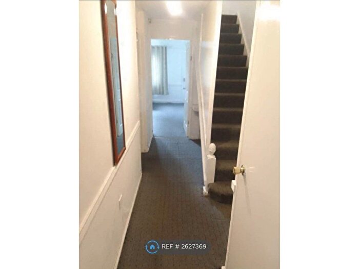 3 Bedroom Terraced House To Rent In Baxter Road, London, E16