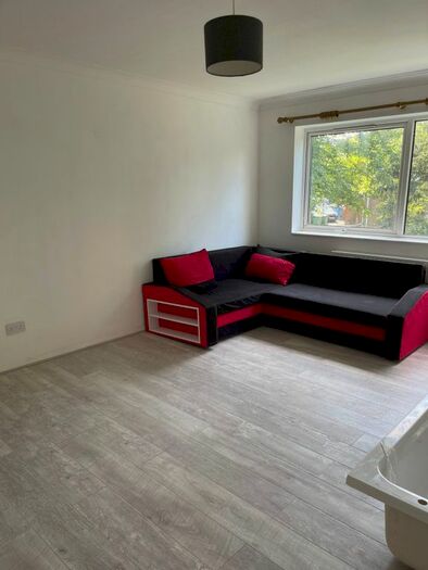 2 Bedroom Flat To Rent In Sunnydene Gardens, Wembley, HA0