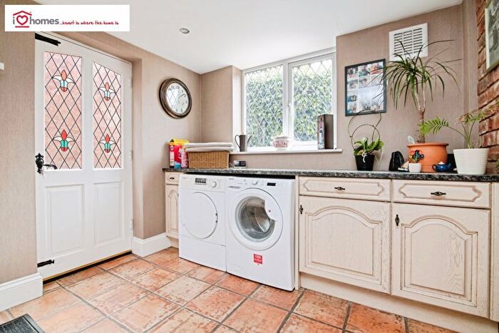 5 Bedroom Detached House For Sale In Fairyfield Avenue, Birmingham, B43