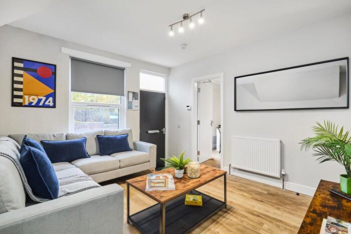 5 Bedroom House To Rent In Barnbrough Street, Leeds, LS4