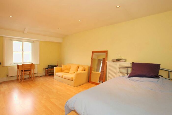 Studio To Rent In Westbourne Terrace, Bayswater, London, W2